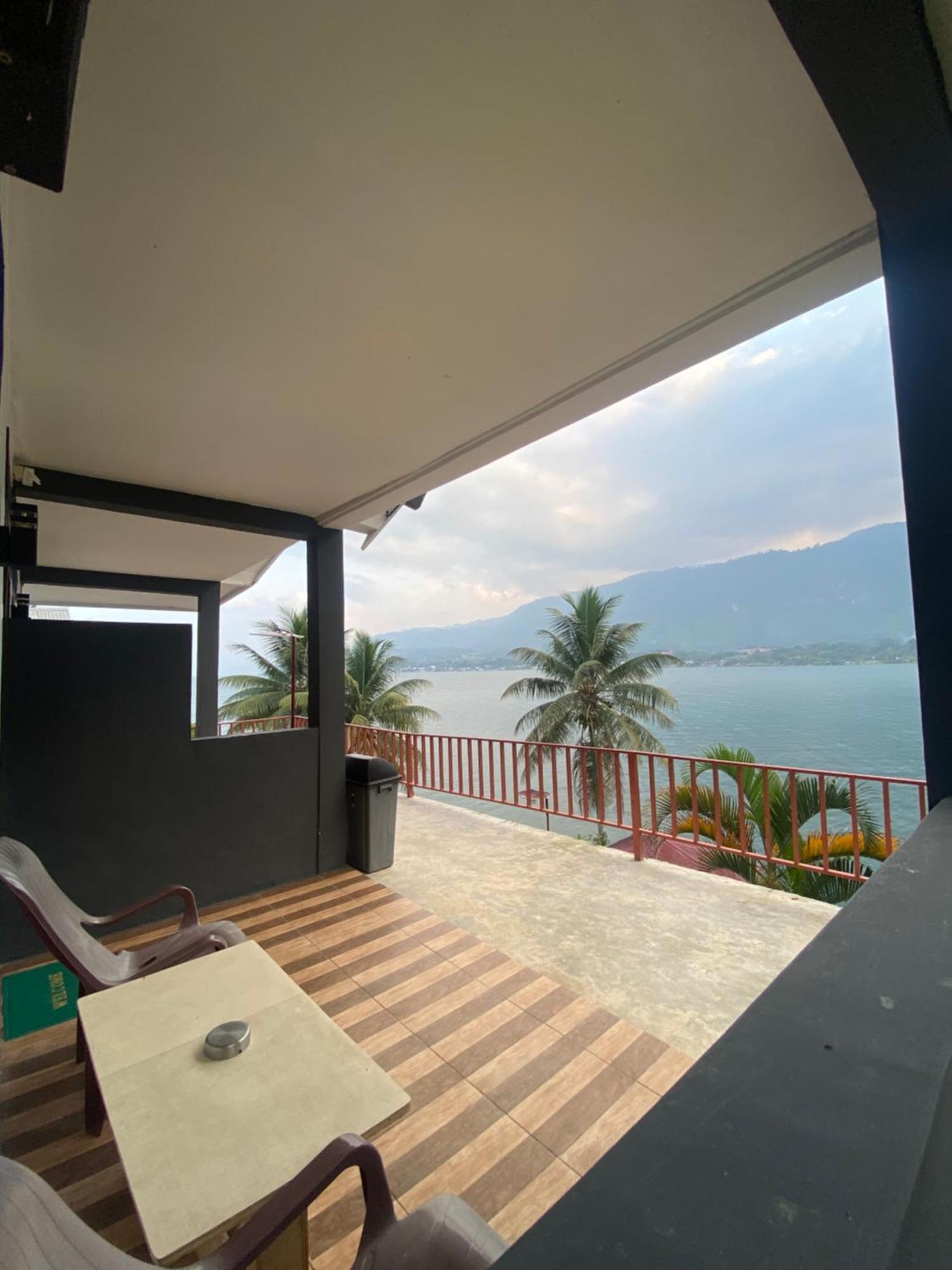Vandu'S View Guest House & Restaurant Tuk Tuk Buitenkant foto