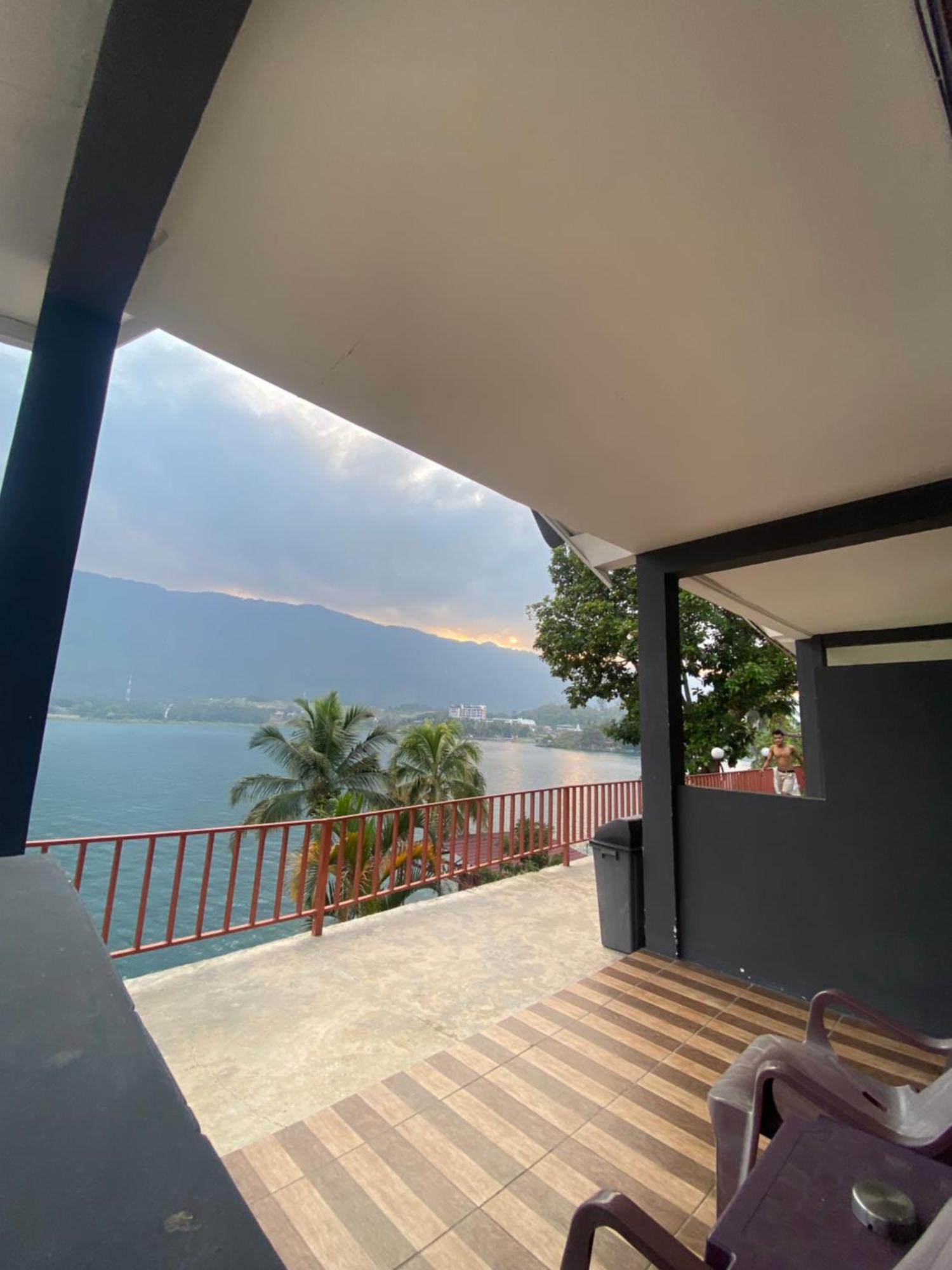 Vandu'S View Guest House & Restaurant Tuk Tuk Buitenkant foto