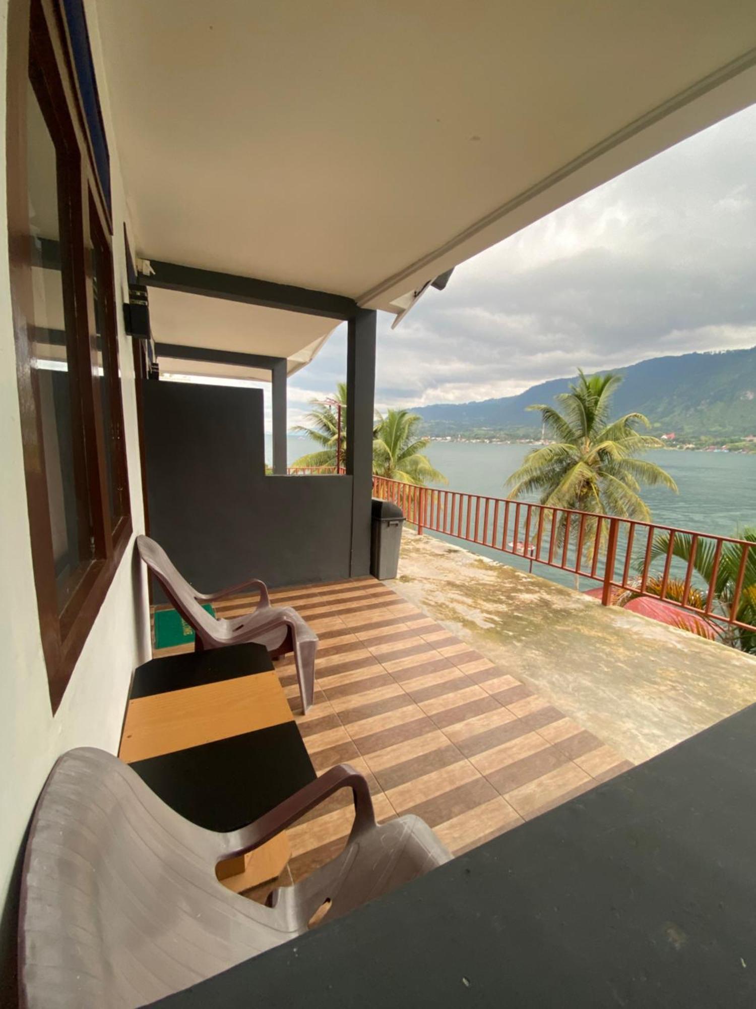 Vandu'S View Guest House & Restaurant Tuk Tuk Buitenkant foto