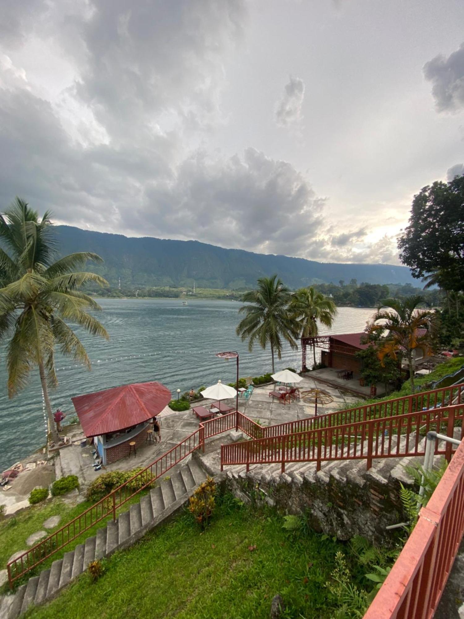 Vandu'S View Guest House & Restaurant Tuk Tuk Buitenkant foto