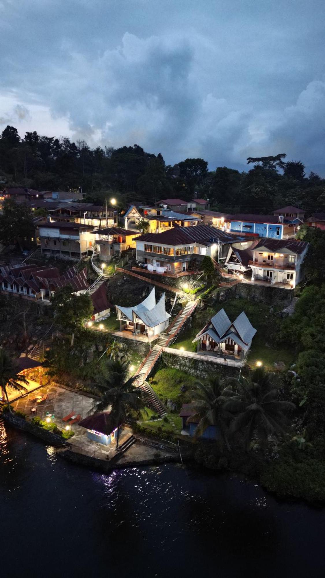 Vandu'S View Guest House & Restaurant Tuk Tuk Buitenkant foto