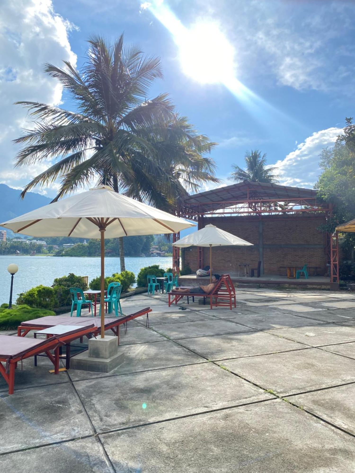 Vandu'S View Guest House & Restaurant Tuk Tuk Buitenkant foto