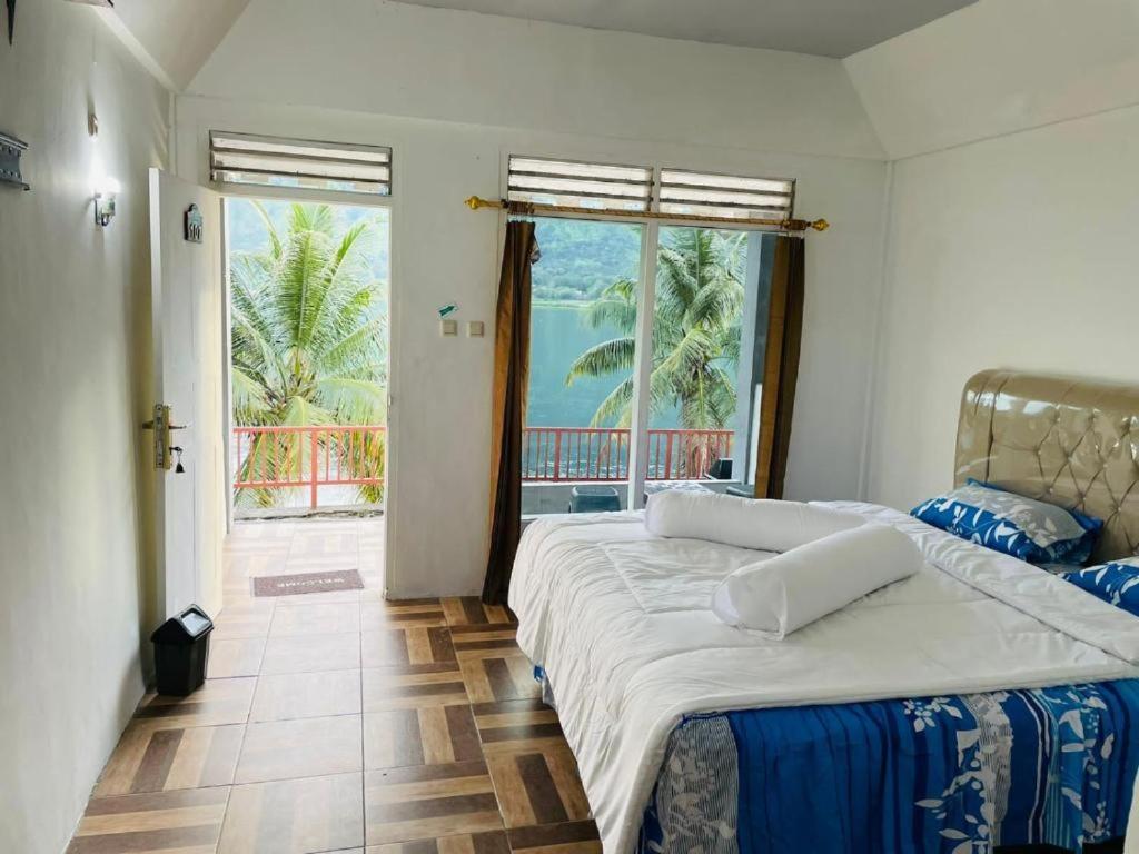 Vandu'S View Guest House & Restaurant Tuk Tuk Buitenkant foto