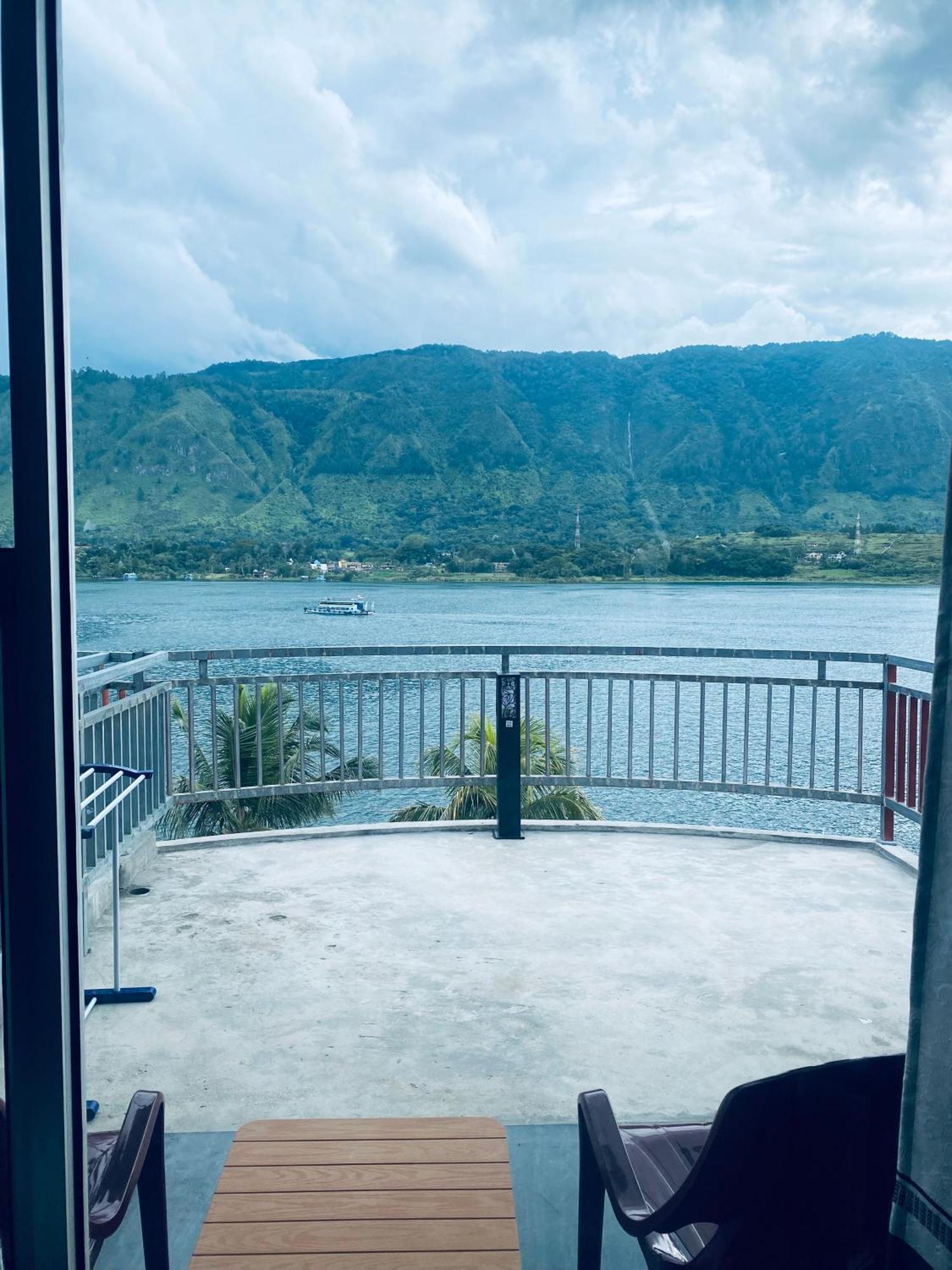 Vandu'S View Guest House & Restaurant Tuk Tuk Buitenkant foto